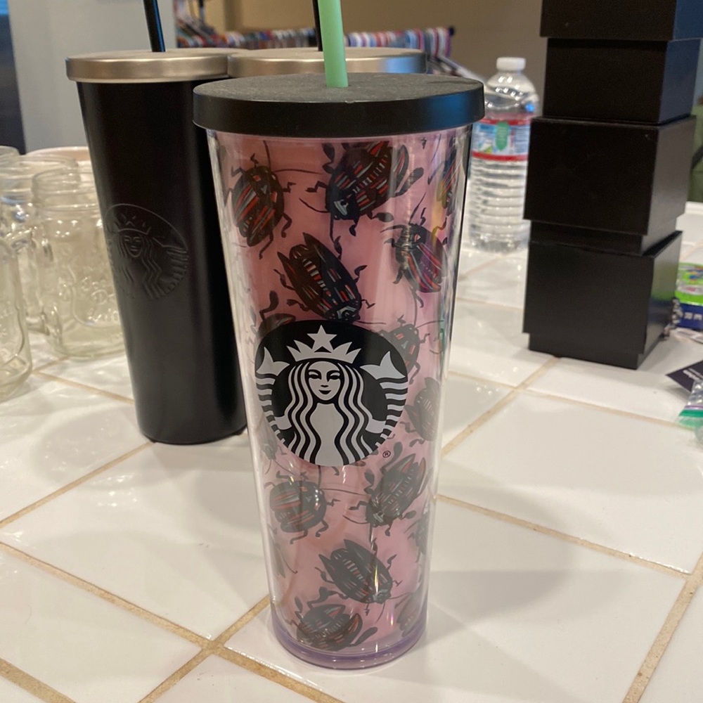 Starbucks cup, Trente lady bugs